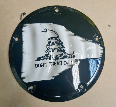Don't tread on me flag on Harley derby cover