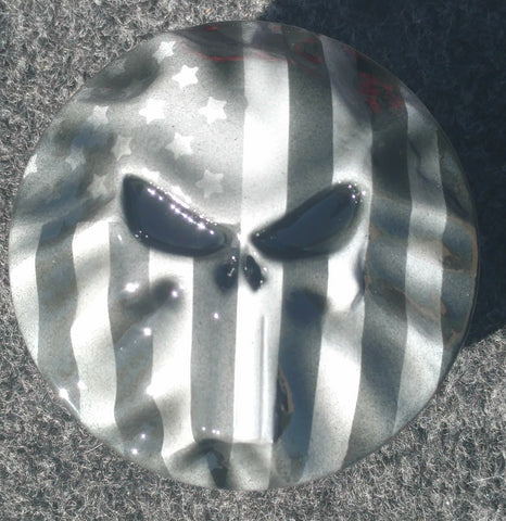 3D skull and flag on Harley touring fuel cap