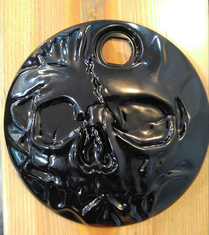 3D skull stretching through high gloss touring fuel door